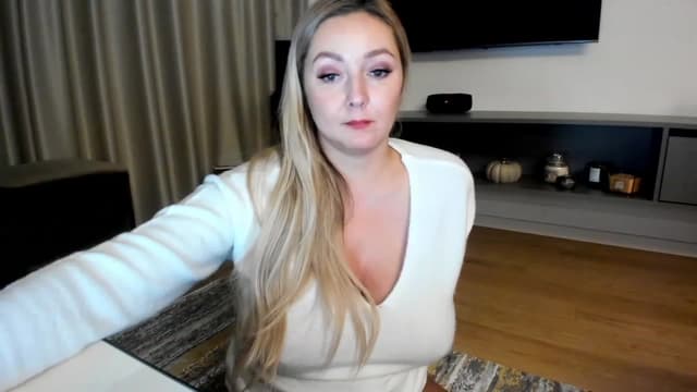 Gallery image thumbnail from Mi_Ha's myfreecams stream on, 11/30/2022, 23:04 image 5 of 20