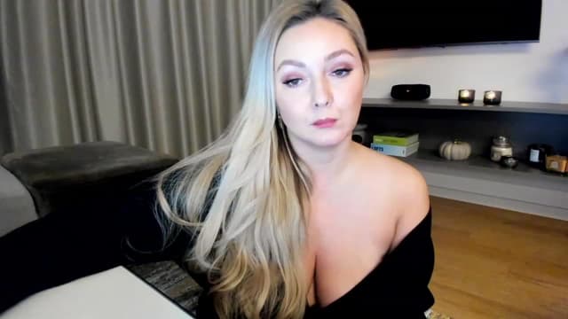 Gallery image thumbnail from Mi_Ha's myfreecams stream on, 12/01/2022, 15:55 image 11 of 20