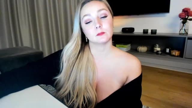 Gallery image thumbnail from Mi_Ha's myfreecams stream on, 12/01/2022, 22:25 image 4 of 20