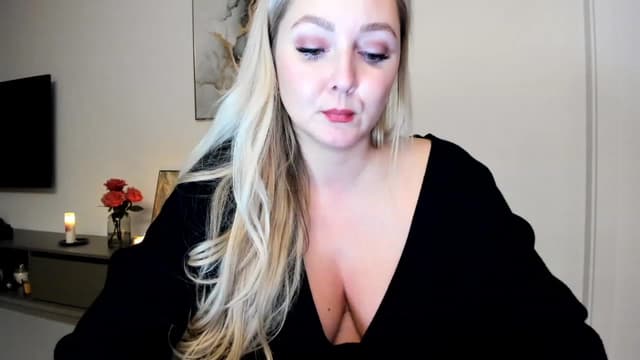 Gallery image thumbnail from Mi_Ha's myfreecams stream on, 12/01/2022, 22:59 image 2 of 20
