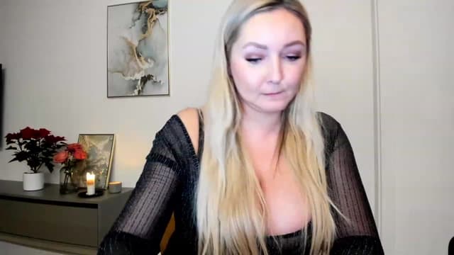 Gallery image thumbnail from Mi_Ha's myfreecams stream on, 12/03/2022, 15:41 image 18 of 20
