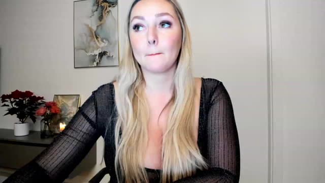 Gallery image thumbnail from Mi_Ha's myfreecams stream on, 12/03/2022, 17:40 image 2 of 20
