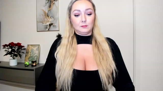 Gallery image thumbnail from Mi_Ha's myfreecams stream on, 12/05/2022, 15:30 image 8 of 20