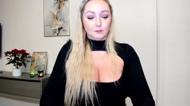 Gallery image thumbnail from Mi_Ha's myfreecams stream on, 12/05/2022, 15:30 image 5 of 20