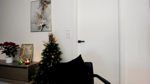 Gallery image thumbnail from Mi_Ha's myfreecams stream on, 12/06/2022, 16:31 image 5 of 20
