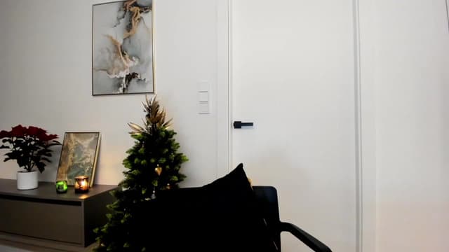 Gallery image thumbnail from Mi_Ha's myfreecams stream on, 12/06/2022, 16:31 image 4 of 20