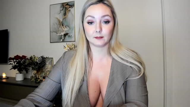 Gallery image thumbnail from Mi_Ha's myfreecams stream on, 12/07/2022, 17:18 image 1 of 20