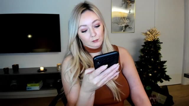 Gallery image thumbnail from Mi_Ha's myfreecams stream on, 12/09/2022, 15:35 image 9 of 20