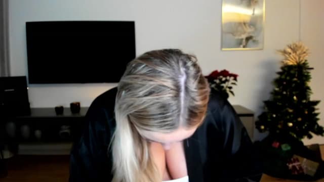 Gallery image thumbnail from Mi_Ha's myfreecams stream on, 12/11/2022, 22:56 image 18 of 20