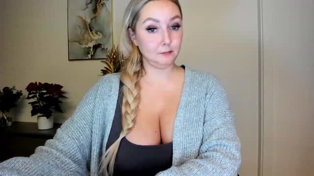 Gallery image thumbnail from Mi_Ha's myfreecams stream on, 12/12/2022, 22:53 image 15 of 20
