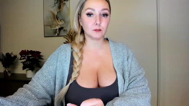 Gallery image thumbnail from Mi_Ha's myfreecams stream on, 12/12/2022, 22:53 image 2 of 20