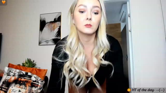 Gallery image thumbnail from Mi_Ha's myfreecams stream on, 10/05/2023, 15:39 image 4 of 20
