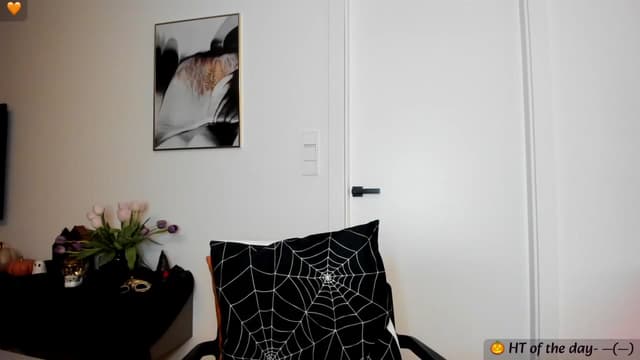 Gallery image thumbnail from Mi_Ha's myfreecams stream on, 10/08/2023, 14:36 image 3 of 20