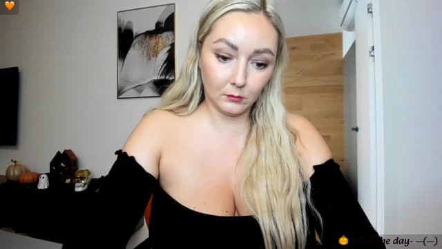 Gallery image thumbnail from Mi_Ha's myfreecams stream on, 10/13/2023, 13:48 image 5 of 20
