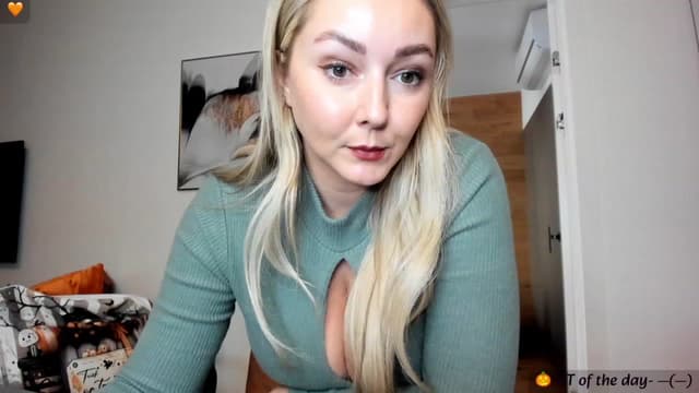 Gallery image thumbnail from Mi_Ha's myfreecams stream on, 10/16/2023, 13:57 image 7 of 20