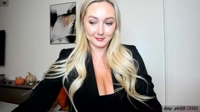 Gallery image thumbnail from Mi_Ha's myfreecams stream on, 11/04/2023, 16:23 image 7 of 20