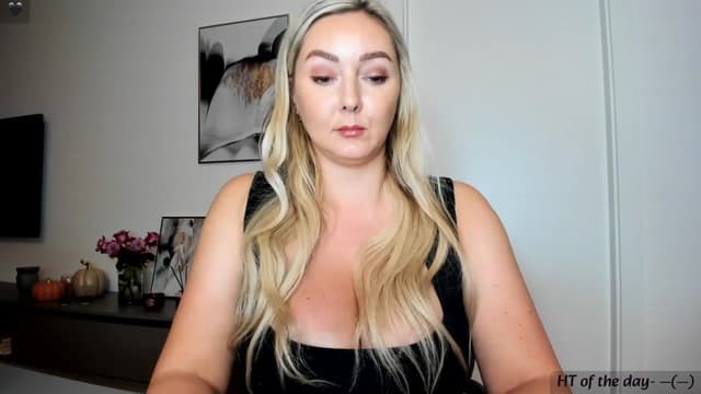 Gallery image thumbnail from Mi_Ha's myfreecams stream on, 11/08/2023, 15:27 image 19 of 20