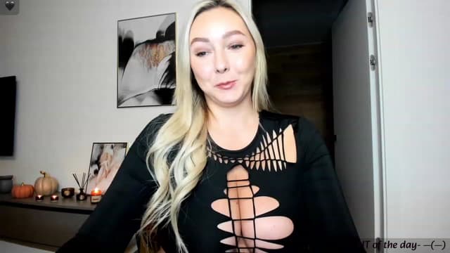 Gallery image thumbnail from Mi_Ha's myfreecams stream on, 11/15/2023, 16:18 image 5 of 20