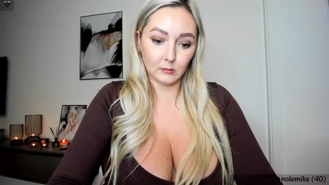 Gallery image thumbnail from Mi_Ha's myfreecams stream on, 11/16/2023, 16:34 image 12 of 20