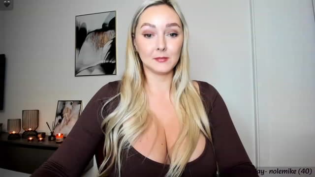 Gallery image thumbnail from Mi_Ha's myfreecams stream on, 11/16/2023, 16:34 image 13 of 20