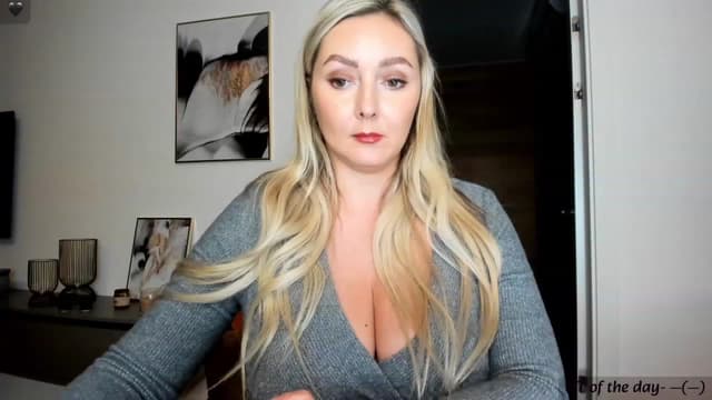 Gallery image thumbnail from Mi_Ha's myfreecams stream on, 11/17/2023, 15:39 image 15 of 20