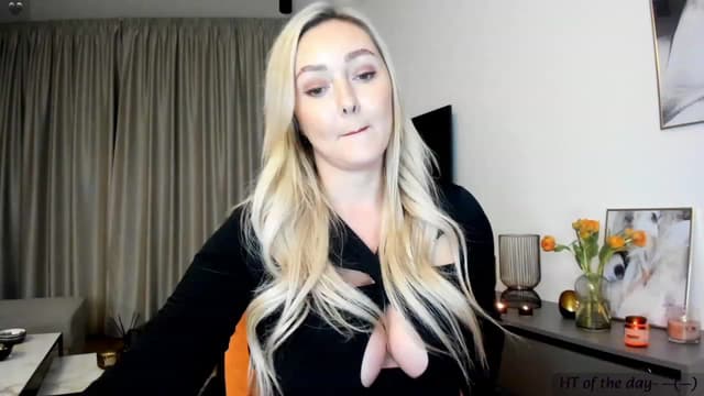 Gallery image thumbnail from Mi_Ha's myfreecams stream on, 11/21/2023, 16:10 image 5 of 20