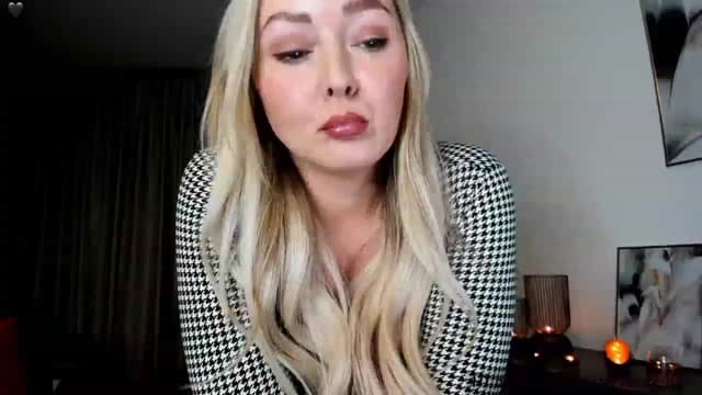 Gallery image thumbnail from Mi_Ha's myfreecams stream on, 11/26/2023, 16:33 image 14 of 20