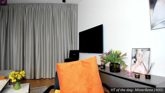 Gallery image thumbnail from Mi_Ha's myfreecams stream on, 03/08/2024, 17:33 image 3 of 20