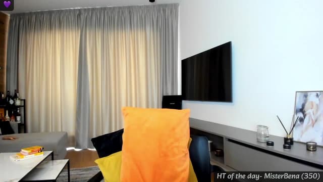 Gallery image thumbnail from Mi_Ha's myfreecams stream on, 05/19/2024, 15:00 image 13 of 20