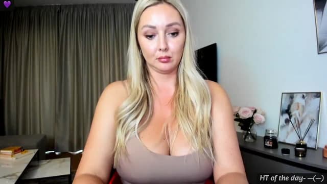 Gallery image thumbnail from Mi_Ha's myfreecams stream on, 07/19/2024, 17:36 image 5 of 20
