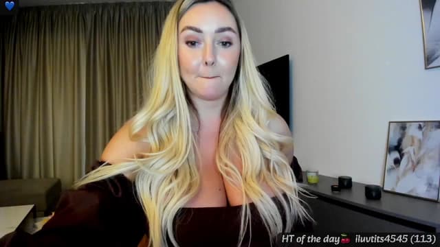 Gallery image thumbnail from Mi_Ha's myfreecams stream on, 06/10/2025, 16:35 image 9 of 20