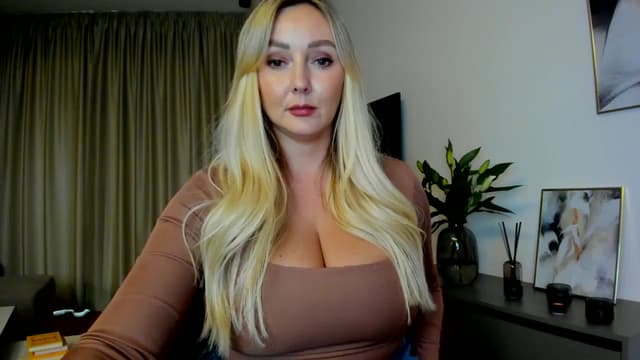 Gallery image thumbnail from Mi_Ha's myfreecams stream on, 07/11/2025, 16:30 image 19 of 20