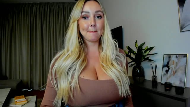 Gallery image thumbnail from Mi_Ha's myfreecams stream on, 07/11/2025, 16:30 image 7 of 20