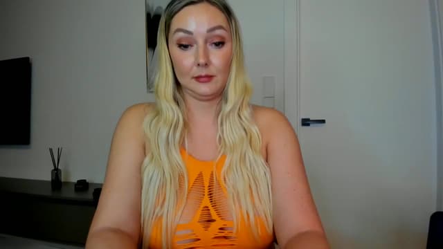 Gallery image thumbnail from Mi_Ha's myfreecams stream on, 08/08/2025, 14:57 image 9 of 20