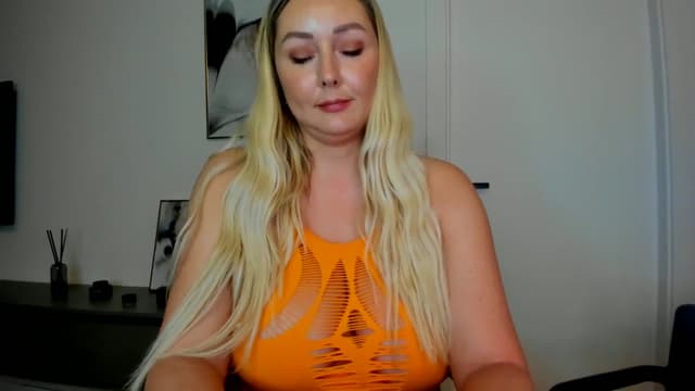 Gallery image thumbnail from Mi_Ha's myfreecams stream on, 08/08/2025, 16:27 image 2 of 20
