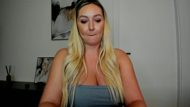 Gallery image thumbnail from Mi_Ha's myfreecams stream on, 08/15/2025, 13:10 image 9 of 20