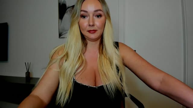 Gallery image thumbnail from Mi_Ha's myfreecams stream on, 08/28/2025, 19:49 image 13 of 20