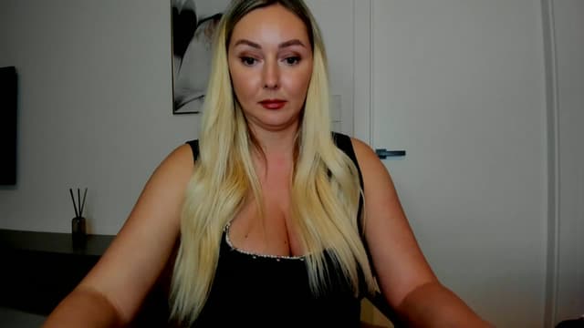Gallery image thumbnail from Mi_Ha's myfreecams stream on, 08/28/2025, 19:49 image 3 of 20