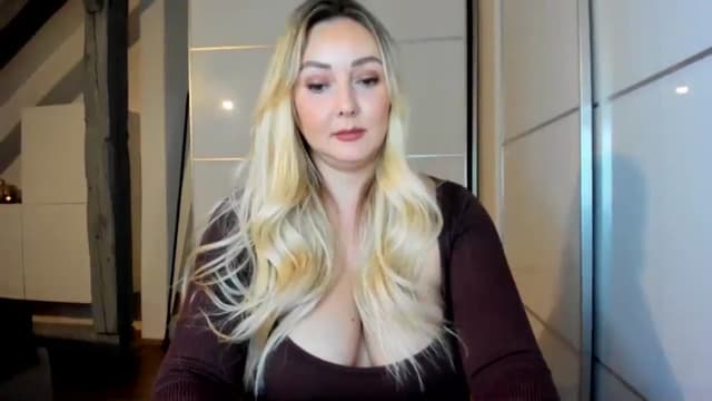Gallery image thumbnail from Mi_Ha's myfreecams stream on, 09/15/2025, 20:23 image 6 of 20