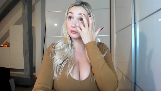 Gallery image thumbnail from Mi_Ha's myfreecams stream on, 10/17/2025, 17:19 image 8 of 20
