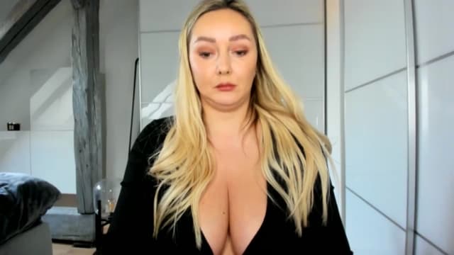 Gallery image thumbnail from Mi_Ha's myfreecams stream on, 11/20/2025, 14:58 image 7 of 20