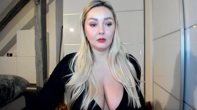 Gallery image thumbnail from Mi_Ha's myfreecams stream on, 11/20/2025, 21:59 image 4 of 20