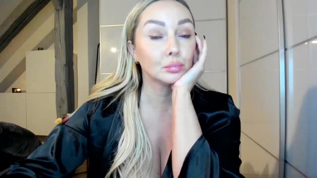 Gallery image thumbnail from Mi_Ha's myfreecams stream on, 11/23/2025, 18:13 image 5 of 20