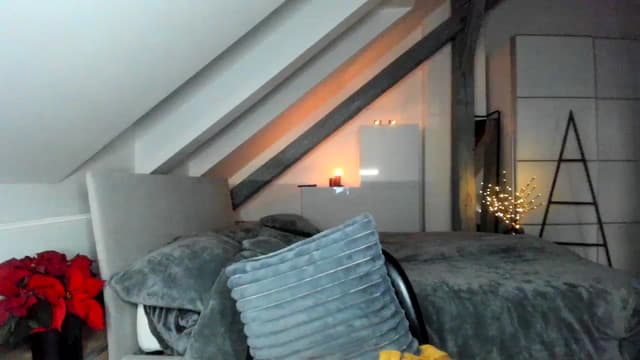 Gallery image thumbnail from Mi_Ha's myfreecams stream on, 12/17/2025, 17:01 image 9 of 20