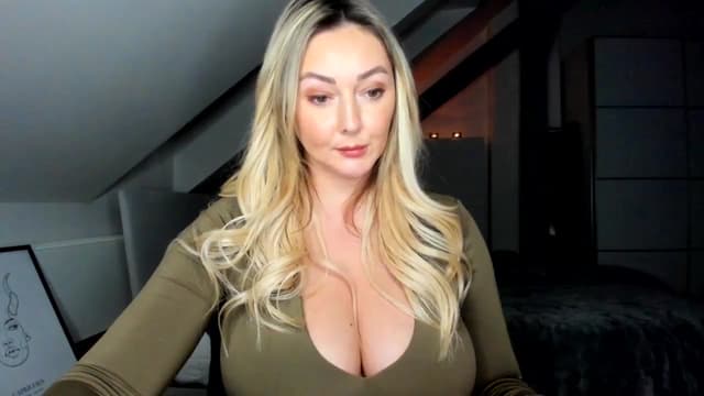 Gallery image thumbnail from Mi_Ha's myfreecams stream on, 12/27/2025, 16:31 image 4 of 20