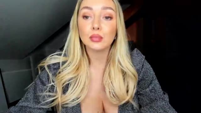 Gallery image thumbnail from Mi_Ha's myfreecams stream on, 12/31/2025, 18:02 image 10 of 20