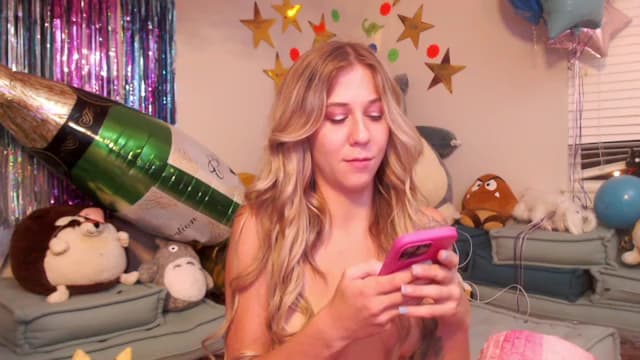 Gallery image thumbnail from Mochi's myfreecams stream on, 07/01/2023, 09:38 image 12 of 20