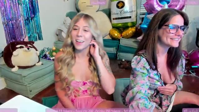 Gallery image thumbnail from Mochi's myfreecams stream on, 07/03/2023, 04:02 image 2 of 20