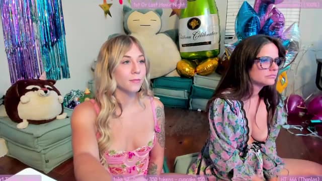 Gallery image thumbnail from Mochi's myfreecams stream on, 07/03/2023, 04:02 image 15 of 20