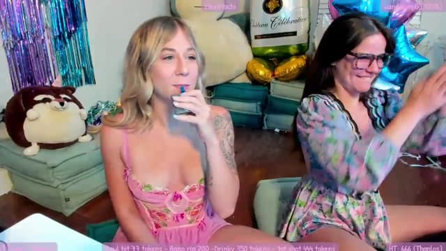 Gallery image thumbnail from Mochi's myfreecams stream on, 07/03/2023, 04:02 image 7 of 20
